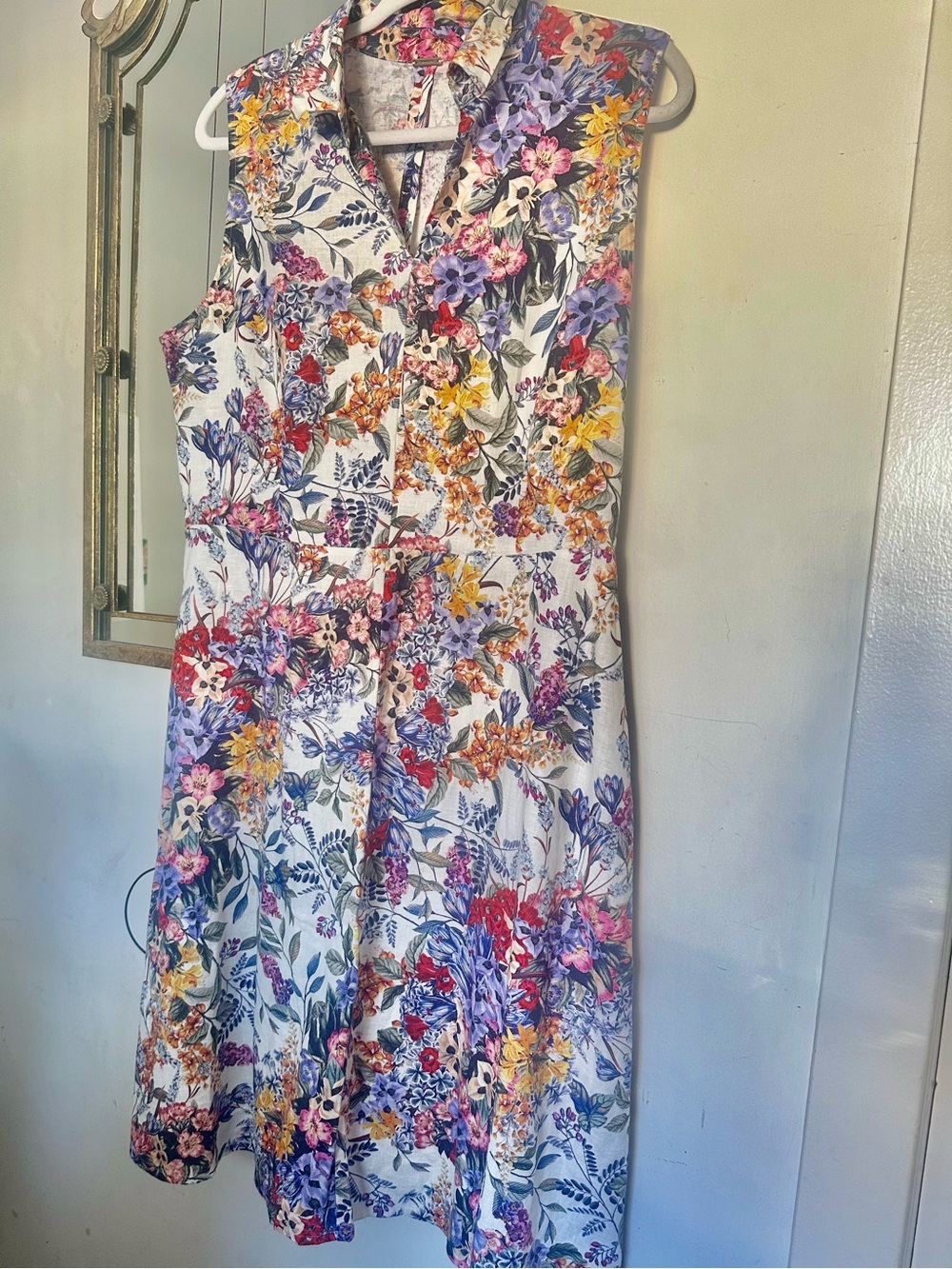 Sleeveless Tahari, linen Floral Button-Down Dress in Multicolor